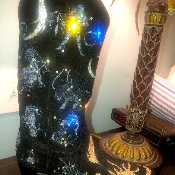 Beautiful zodiac boots. Rare! - Picture 4 of 4